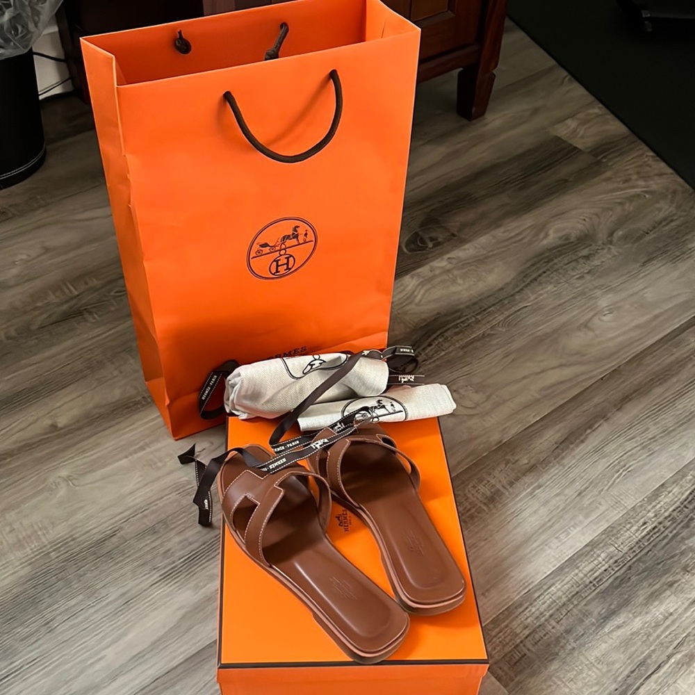 Hermes Oran 38.5 Gold - Authentic with Box, Bag, Shoe Bags